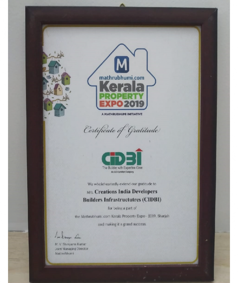 Receiving certificate of gratitude award from Sharjaah Sheikh